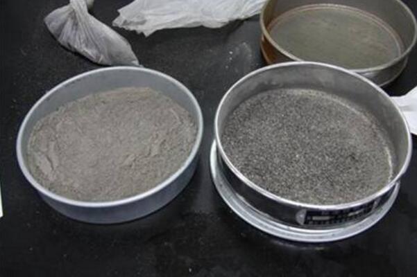 橡皮樹怎么移植，選擇透氣性較好的花盆很重要