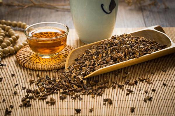 長(zhǎng)期喝干蒲公英水好嗎，長(zhǎng)期飲用會(huì)導(dǎo)致腹痛、腹瀉