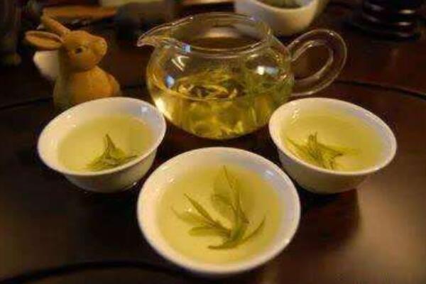 九里香花可以泡水喝嗎，可以/有美容美顏、降低血壓等功效