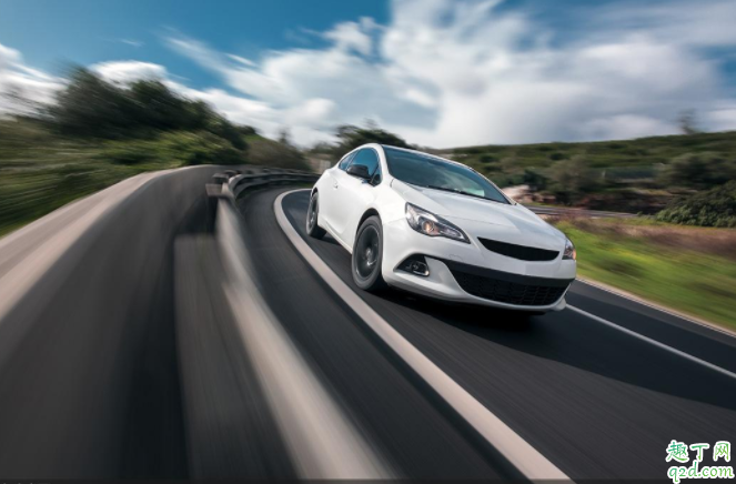 經(jīng)常拉高轉(zhuǎn)速對(duì)發(fā)動(dòng)機(jī)有什么影響 汽車(chē)高速怎樣降低轉(zhuǎn)速3