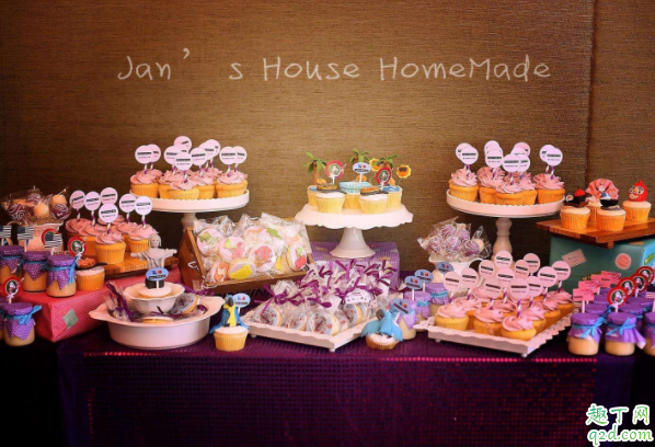 嬰兒滿月有什么習(xí)俗 嬰兒滿月要不要剃胎頭2