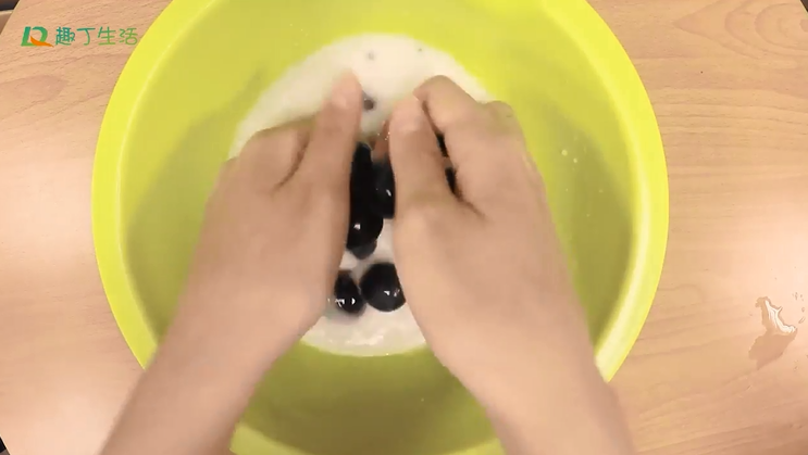 1542362596831741.png blob.png