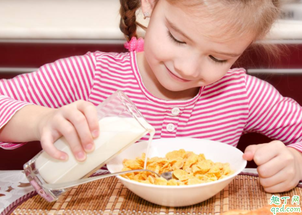 剖腹產是等寶寶發(fā)動再剖還是提前剖 提前剖腹產需要宮縮嗎3