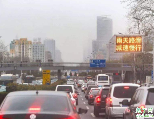 轉(zhuǎn)彎的時候可以換檔嗎  開車換擋可以跳檔嗎3