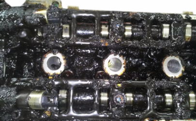 汽車機油成泥狀怎么回事 發(fā)動機油泥如何處理