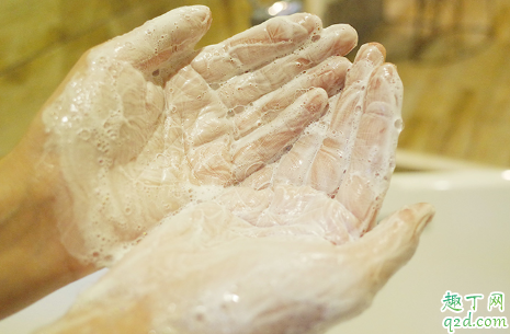 瘋狂博士精油沐浴露洗了會油嗎 瘋狂博士精油沐浴露使用評測5