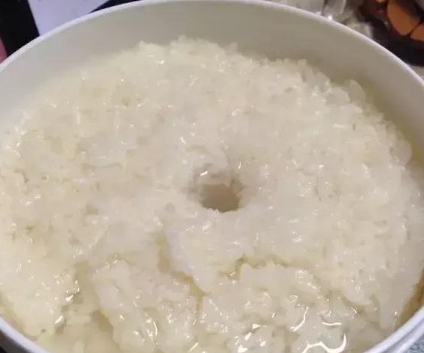 米酒發(fā)酵好需要加水嗎 米酒發(fā)酵了還能喝嗎1