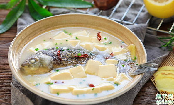 鯽魚湯是一整條魚放進去嗎 鯽魚湯鯽魚要切嗎1