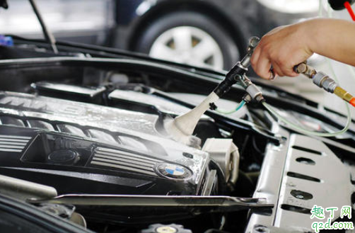 汽車機(jī)油成泥狀怎么回事 發(fā)動機(jī)油泥如何處理4