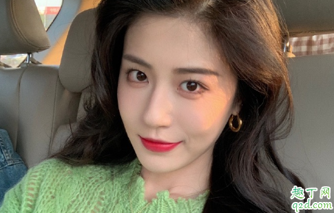 女生什么行為表示喜歡上你 女生喜歡男生會(huì)有怎樣的表現(xiàn)3