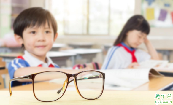 兩個(gè)月的寶寶能看清多遠(yuǎn)的東西 晚上開燈會(huì)不會(huì)影響新生兒的視力1