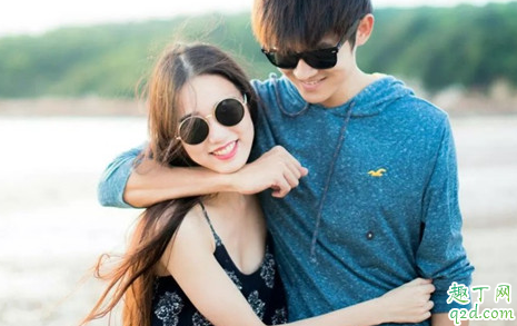 男生喜歡動(dòng)手動(dòng)腳是什么意思 一個(gè)男生總是抱我摟我是喜歡嗎1