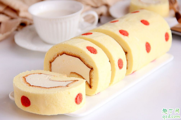 蛋糕卷一卷就裂開是什么原因 卷蛋糕卷為什么會裂開2