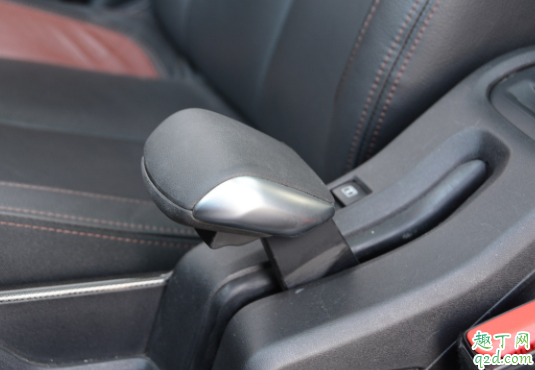 手自一體車有手剎嗎 手自一體車手剎在哪里2