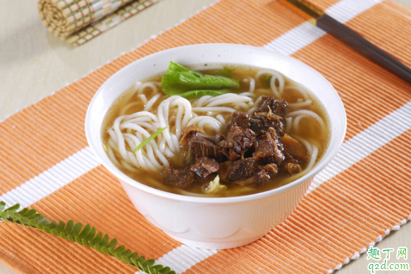 原味湯粉湯底放什么調(diào)料更好吃 原味湯粉湯底怎么做比較好3