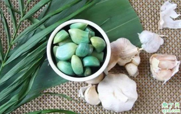 臘八蒜要加水嗎 臘八蒜加水還是不加水2