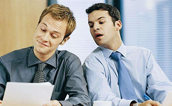 職場小人如何相處 職場遇到小人怎么對(duì)付