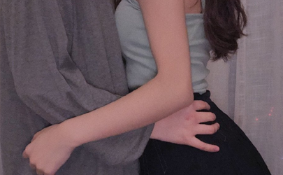 為什么男生都喜歡肢體接觸 男的為什么會(huì)忍不住想那個(gè)