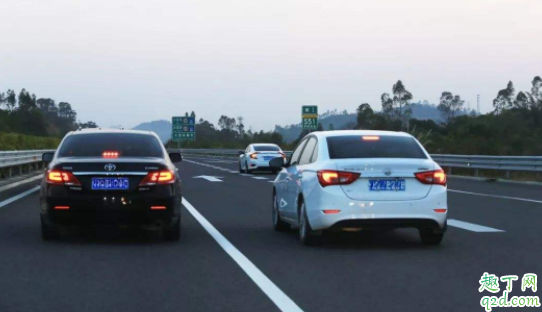 如果剎車(chē)失靈可以拉手剎嗎 高速行駛時(shí)拉手剎能制動(dòng)嗎3