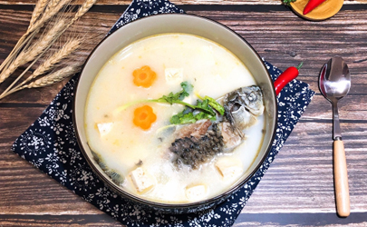 鯽魚湯鯽魚要不要提前腌一下 鯽魚湯的鯽魚怎么腌制