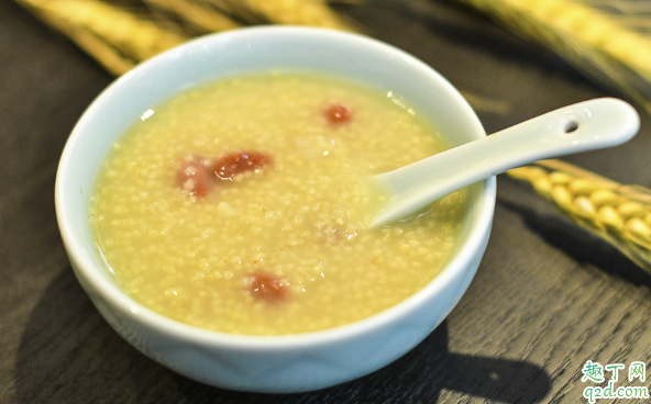 熬小米粥要不停的攪嗎 熬小米粥為什么要用勺子不停攪拌2