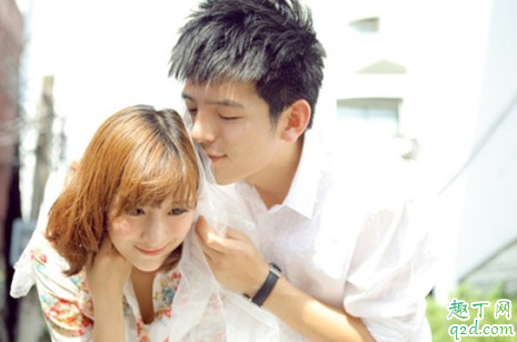 男生喜歡動(dòng)手動(dòng)腳是什么意思 一個(gè)男生總是抱我摟我是喜歡嗎2