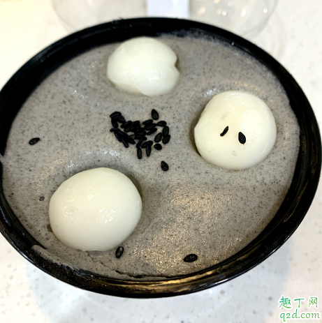 羅森白玉黑芝麻慕斯蛋糕多少錢一個 羅森白玉黑芝麻慕斯蛋糕好吃嗎2