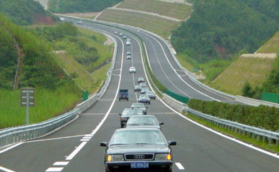 如果剎車失靈可以拉手剎嗎 高速行駛時(shí)拉手剎能制動(dòng)嗎