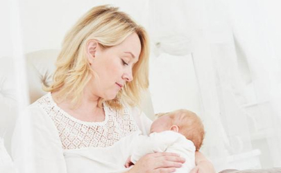 產(chǎn)后第一次月經(jīng)與母乳喂養(yǎng)有關(guān)嗎 產(chǎn)后恢復(fù)月經(jīng)后注意事項(xiàng)