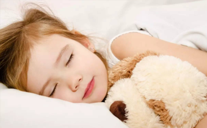 40多天的寶寶睡覺動來動去是缺鈣嗎 寶寶睡覺手舞足蹈正常嗎