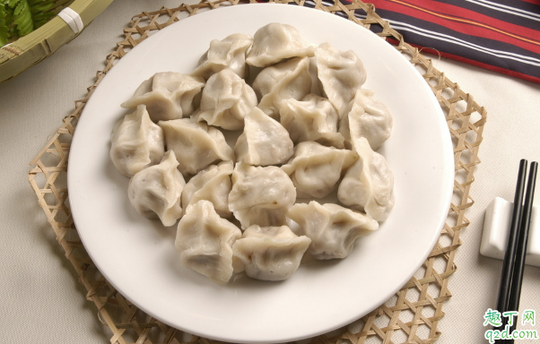 胡蘿卜包餃子要不要煮一下 胡蘿卜包餃子要過(guò)水嗎3