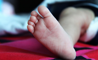 一到晚上腳就熱是怎么回事 為什么腳一到晚上腳心就燒得很