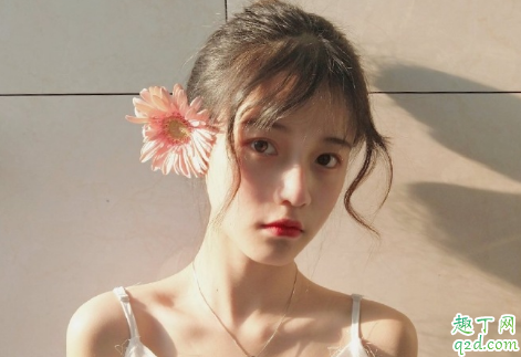 女生什么表現(xiàn)想讓你抱她 什么女生心里想你卻不和你聯(lián)系1