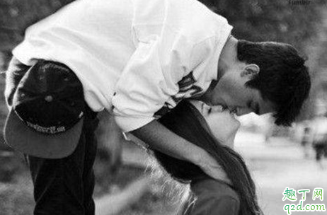 男生喜歡動(dòng)手動(dòng)腳是什么意思 一個(gè)男生總是抱我摟我是喜歡嗎4