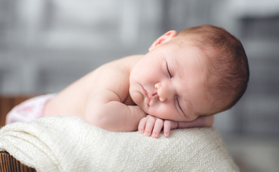 寶寶剛出生多久會(huì)睜眼 為什么寶寶一生下來就能睜開眼