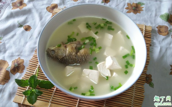 鯽魚湯是一整條魚放進去嗎 鯽魚湯鯽魚要切嗎3