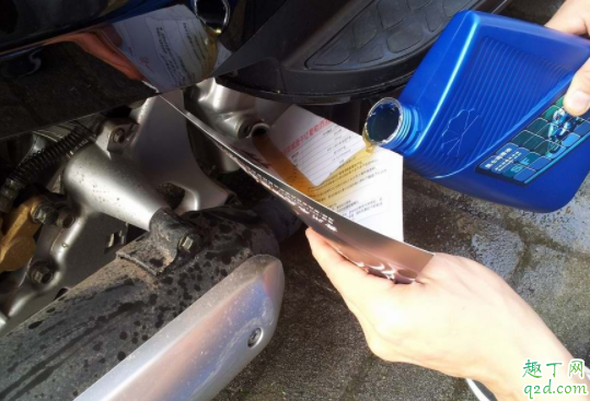 發(fā)動(dòng)機(jī)機(jī)油損耗快啥原因  怎么看汽車(chē)燒機(jī)油還是漏油2