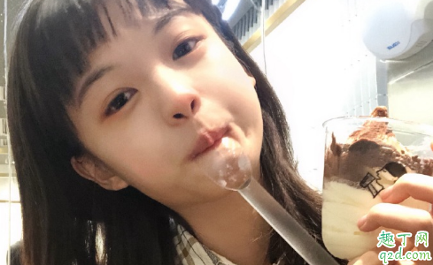 聊天時(shí)女生給男生發(fā)自拍代表什么 女生給男生發(fā)自拍是喜歡嗎1