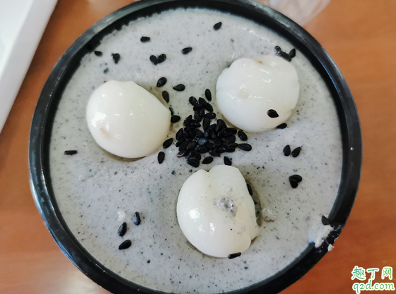 羅森白玉黑芝麻慕斯蛋糕多少錢一個 羅森白玉黑芝麻慕斯蛋糕好吃嗎3