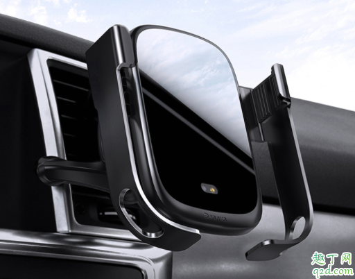 車內(nèi)手機支架裝哪個位子好 車內(nèi)手機支架用哪種好4