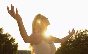 太陽曬頭發(fā)會不會變色 為什么曬太陽頭發(fā)會變黃