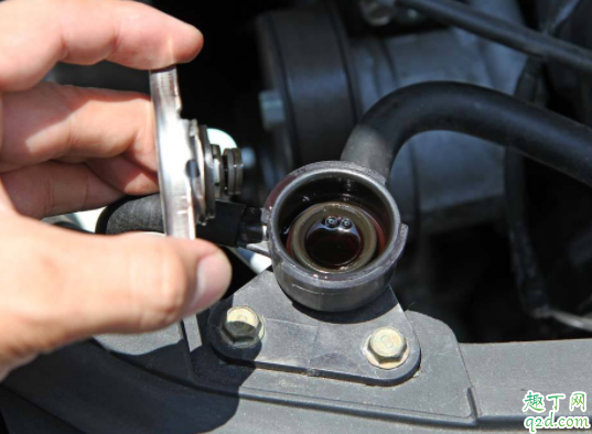 汽車水箱不熱發(fā)動機高溫是什么情況 車水溫突然高了怎么辦4