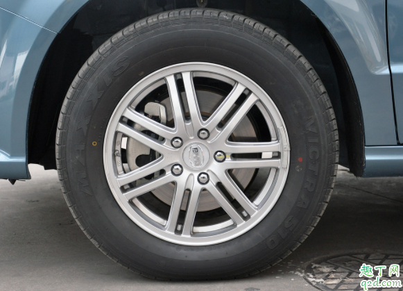 換條同型號(hào)的輪胎但花紋不一樣會(huì)有影響嗎 高速行駛車輛抖動(dòng)要換胎嗎3