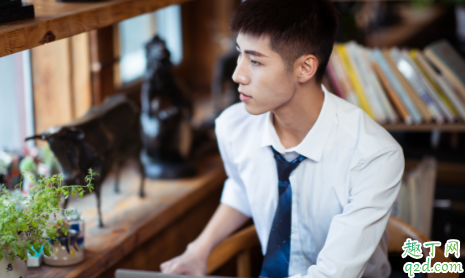 大學(xué)生一定要做白領(lǐng)嗎 大學(xué)生畢業(yè)開火鍋店賺錢嗎1