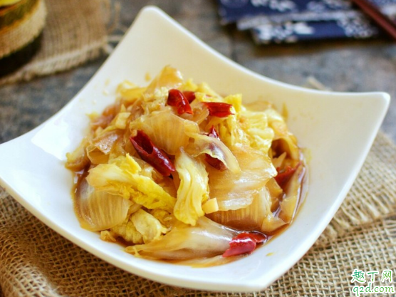 醋溜白菜不焯水直接炒嗎 醋溜白菜焯水還是不焯水好2