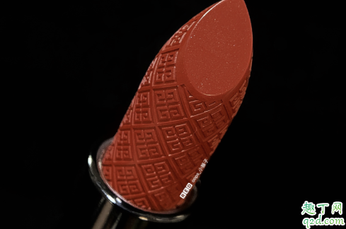 紀(jì)梵希2019圣誕限定28什么色 紀(jì)梵希28號口紅試色7