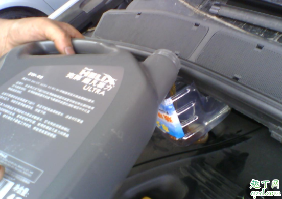 發(fā)動(dòng)機(jī)機(jī)油損耗快啥原因  怎么看汽車(chē)燒機(jī)油還是漏油4