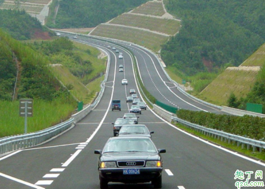 如果剎車(chē)失靈可以拉手剎嗎 高速行駛時(shí)拉手剎能制動(dòng)嗎1