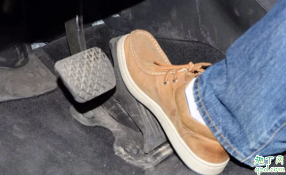 手動擋車可以用手剎代替腳剎嗎 手動擋坡道起步用手剎嗎2