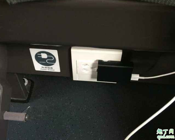 高鐵有充電插座嗎 高鐵動(dòng)車充電位置在哪3